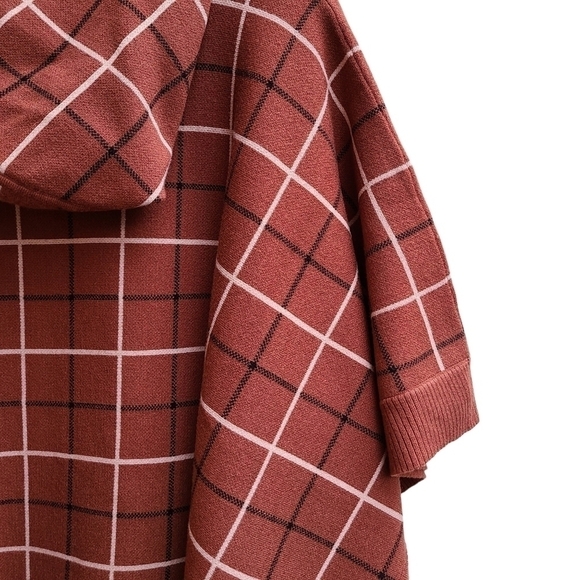 Tahari Knit Check Capelet Poncho Sweater,   One Size - Picture 8 of 10